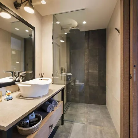 Hidden In The Heights: A Luxurious Retreat Apartment