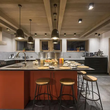 Hidden In The Heights: A Luxurious Retreat شقة